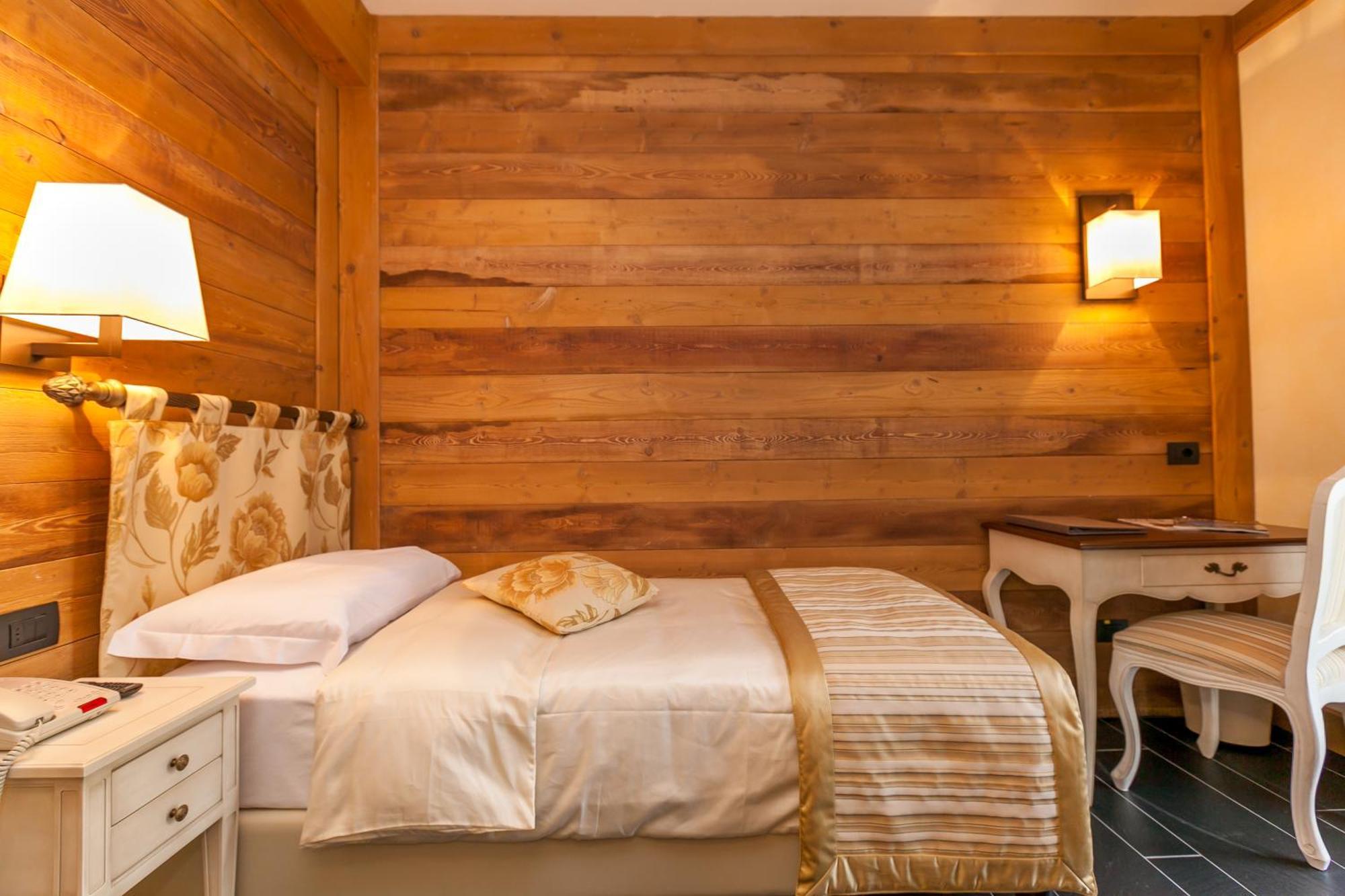 Hotel Lo Scoiattolo Κουρμαγιέρ Δωμάτιο φωτογραφία
