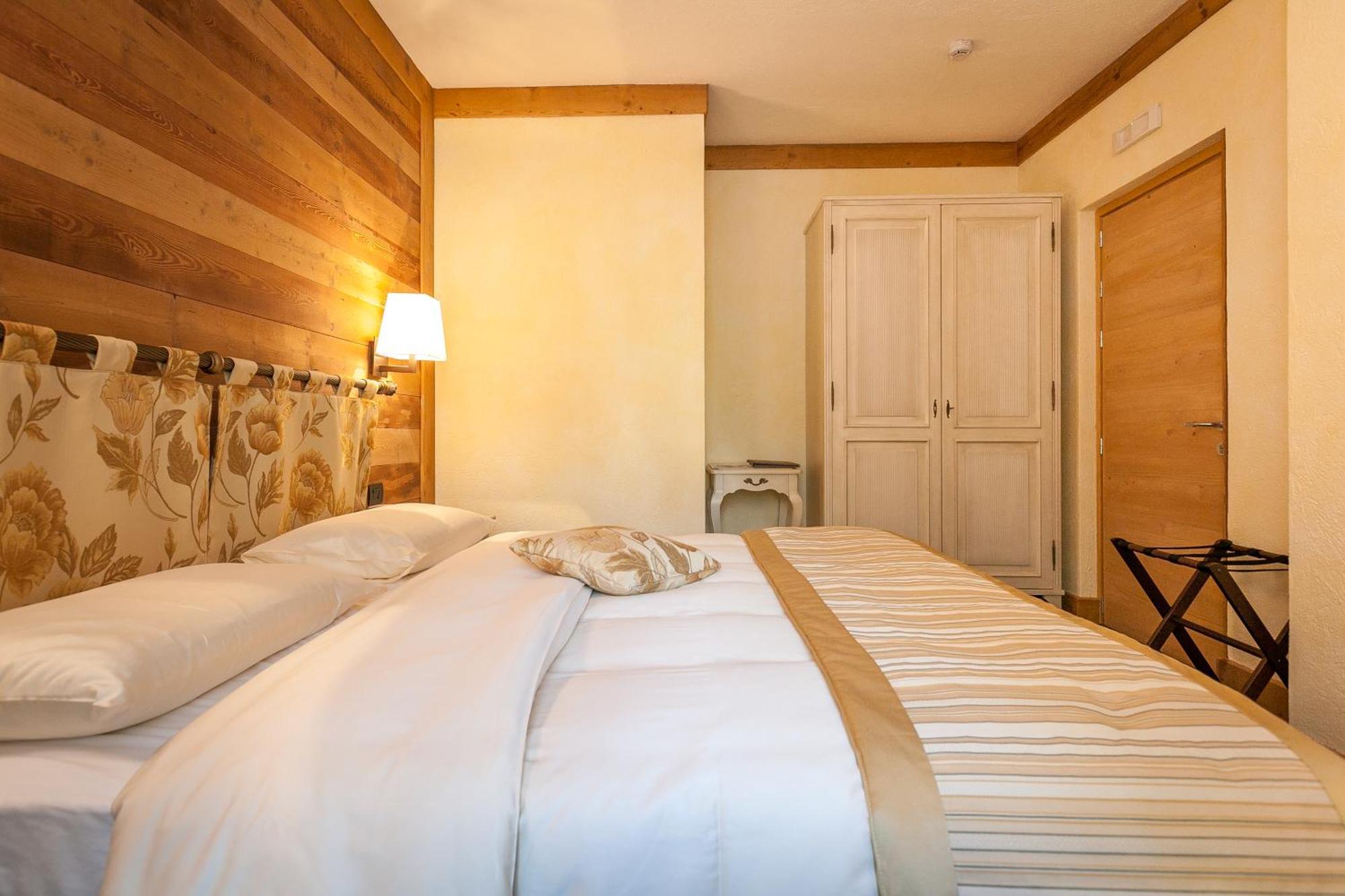 Hotel Lo Scoiattolo Κουρμαγιέρ Δωμάτιο φωτογραφία