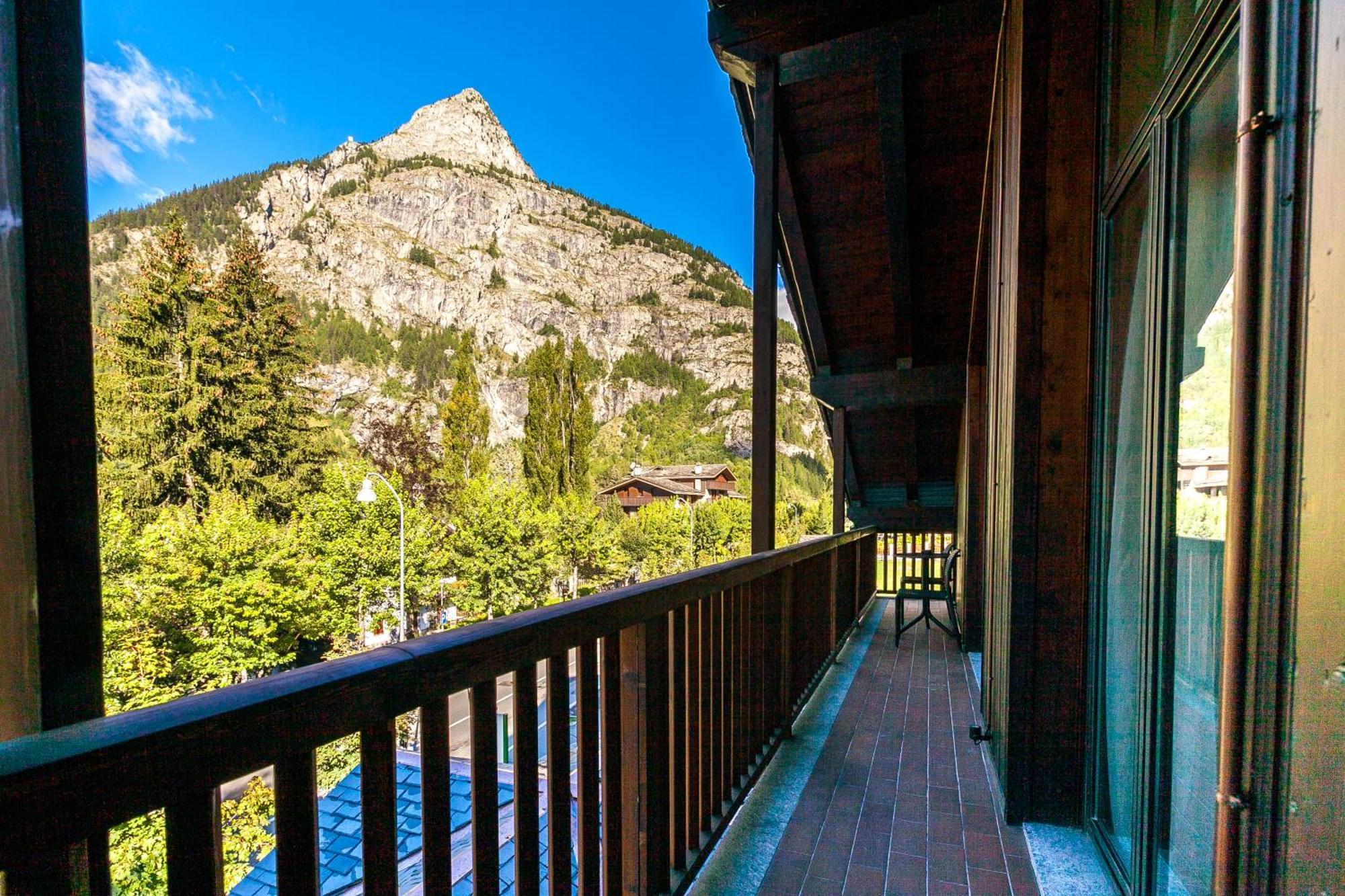 Hotel Lo Scoiattolo Κουρμαγιέρ Δωμάτιο φωτογραφία