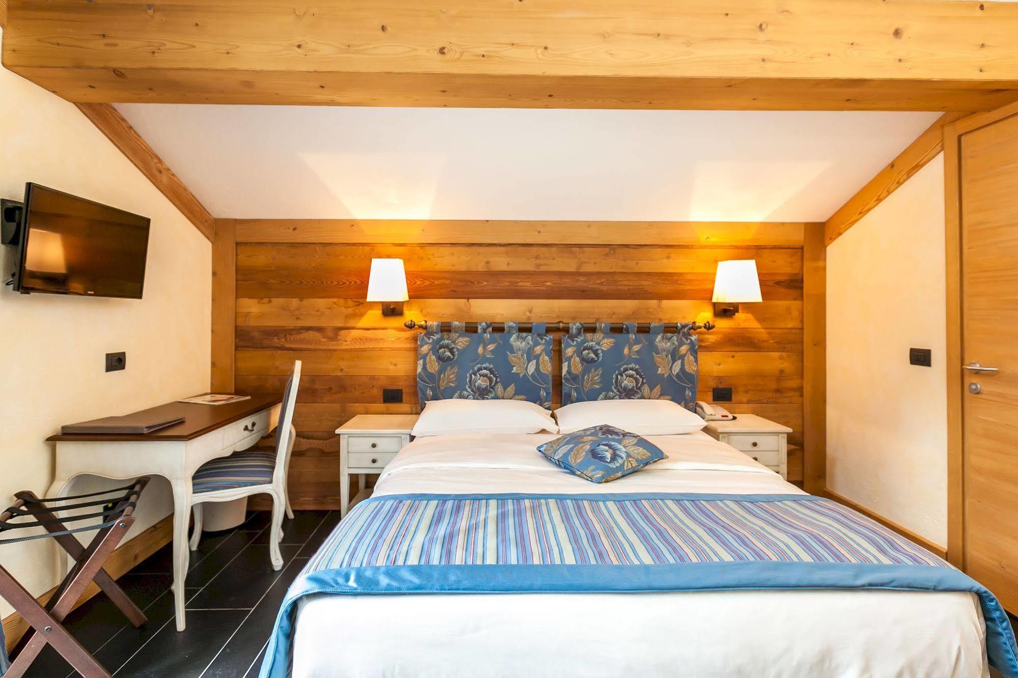 Hotel Lo Scoiattolo Κουρμαγιέρ Εξωτερικό φωτογραφία