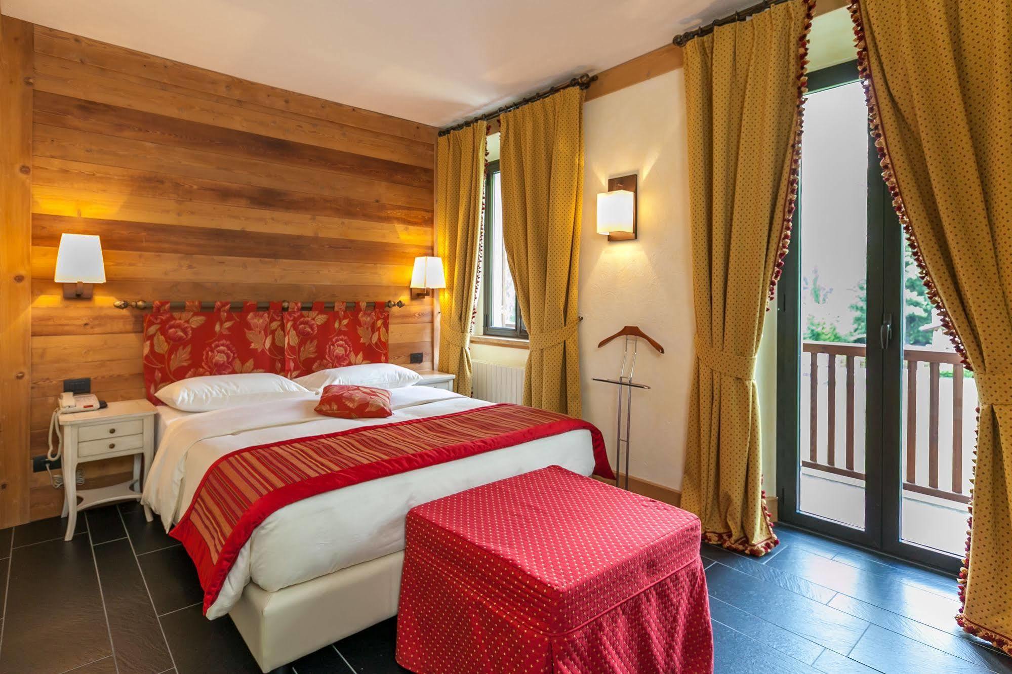 Hotel Lo Scoiattolo Κουρμαγιέρ Εξωτερικό φωτογραφία