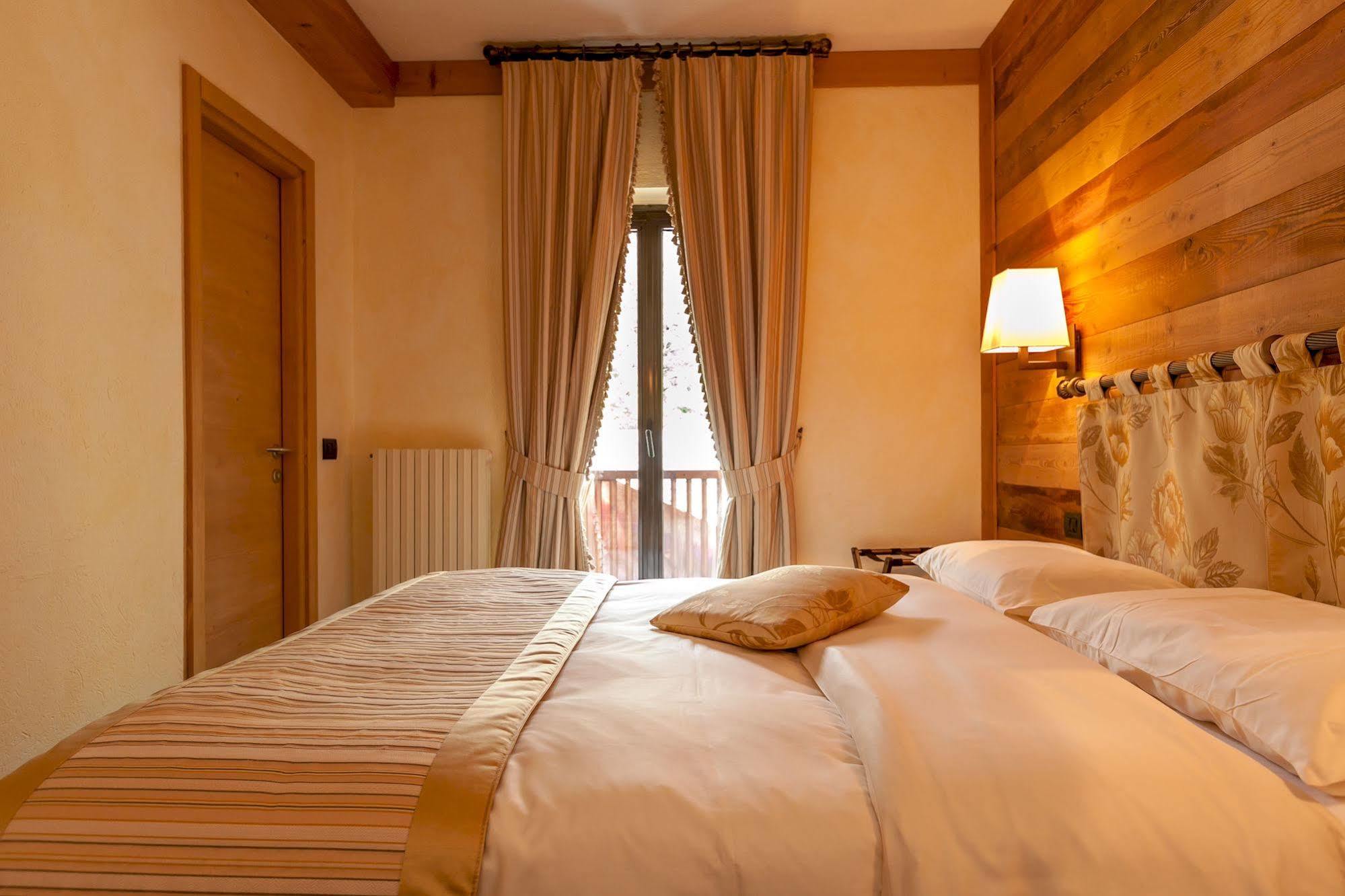 Hotel Lo Scoiattolo Κουρμαγιέρ Εξωτερικό φωτογραφία