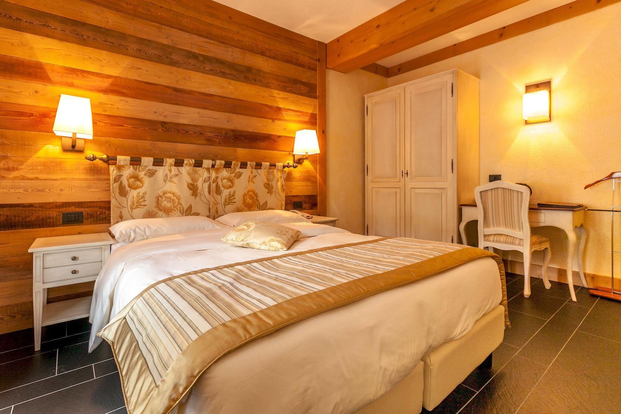 Hotel Lo Scoiattolo Κουρμαγιέρ Εξωτερικό φωτογραφία