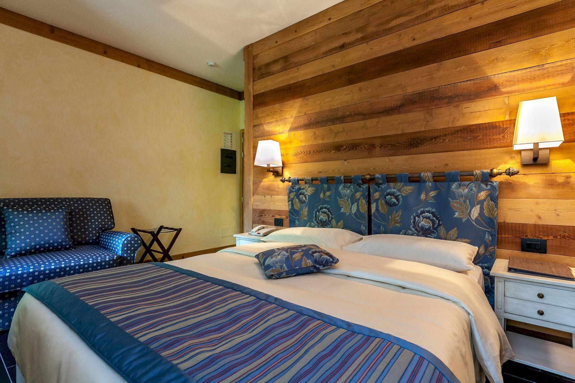 Hotel Lo Scoiattolo Κουρμαγιέρ Εξωτερικό φωτογραφία