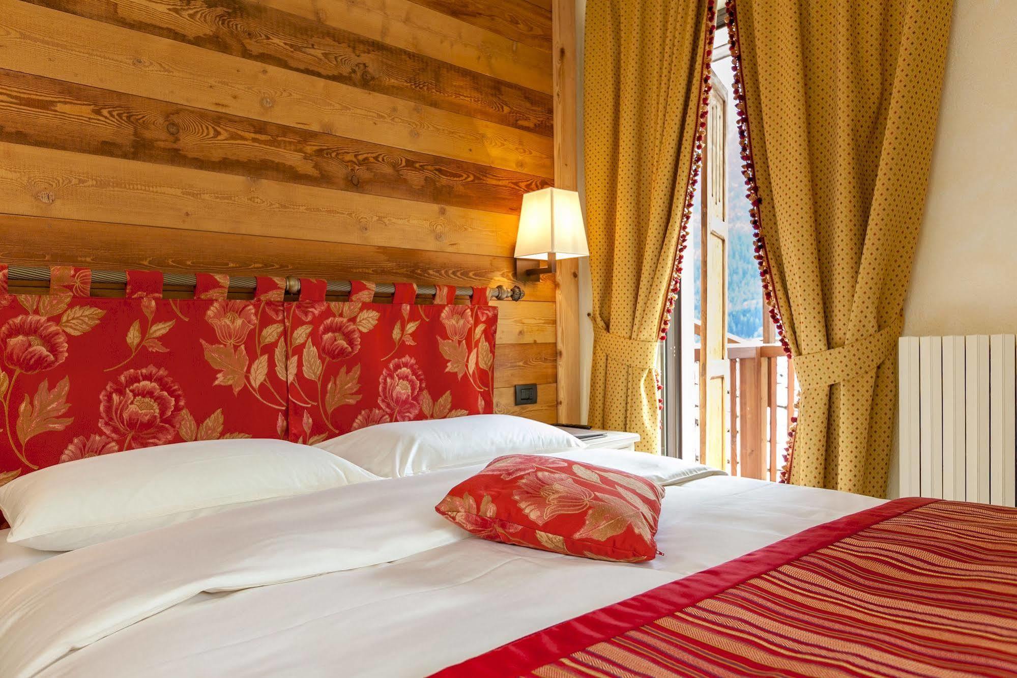 Hotel Lo Scoiattolo Κουρμαγιέρ Εξωτερικό φωτογραφία