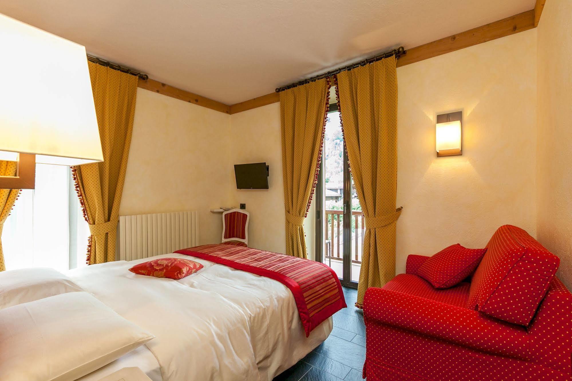 Hotel Lo Scoiattolo Κουρμαγιέρ Εξωτερικό φωτογραφία