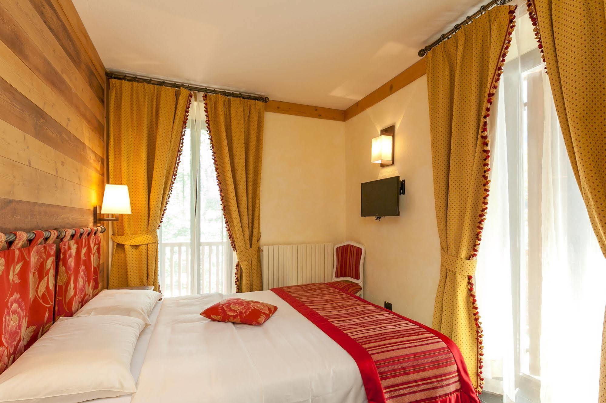 Hotel Lo Scoiattolo Κουρμαγιέρ Εξωτερικό φωτογραφία