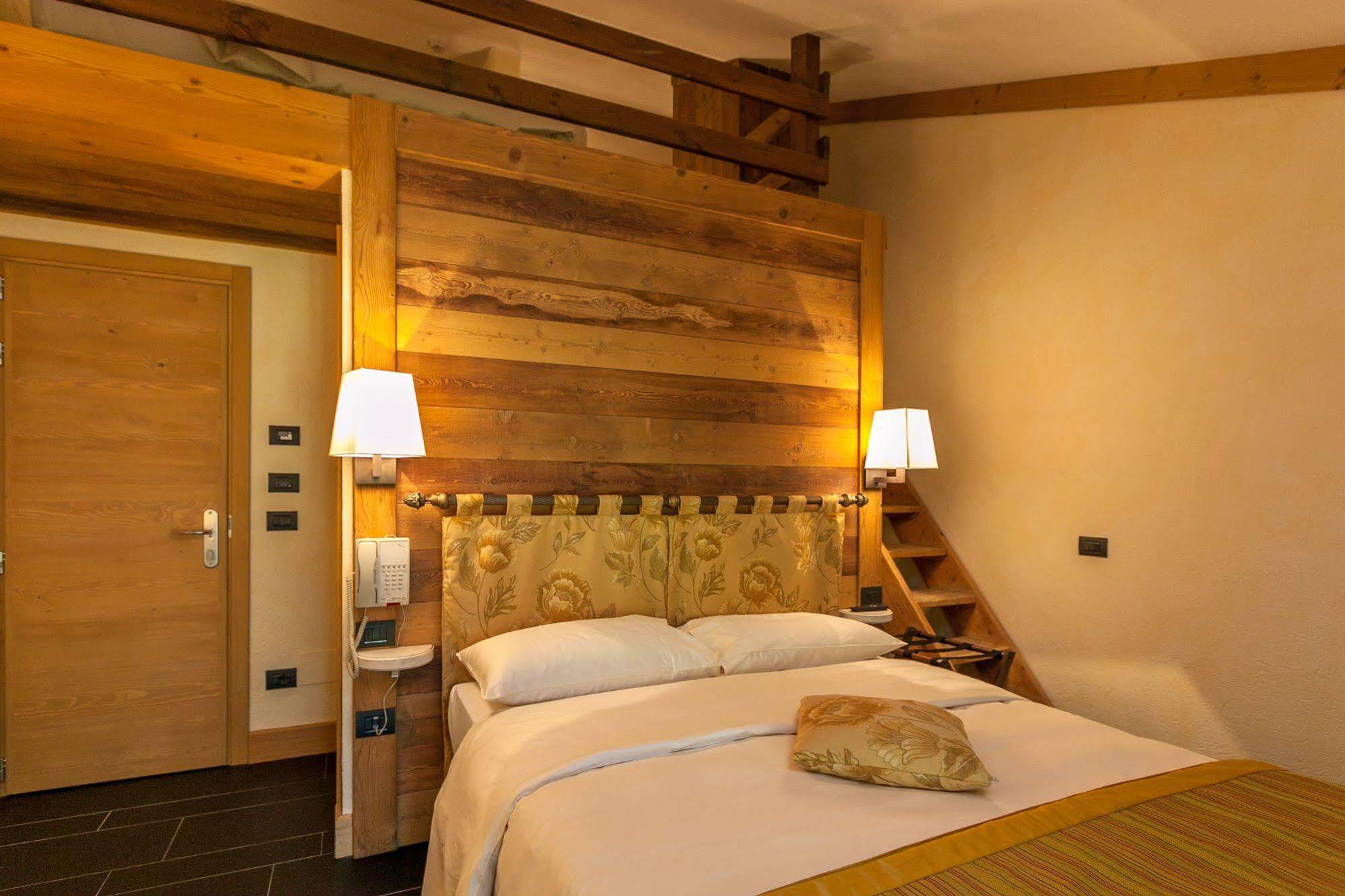 Hotel Lo Scoiattolo Κουρμαγιέρ Εξωτερικό φωτογραφία