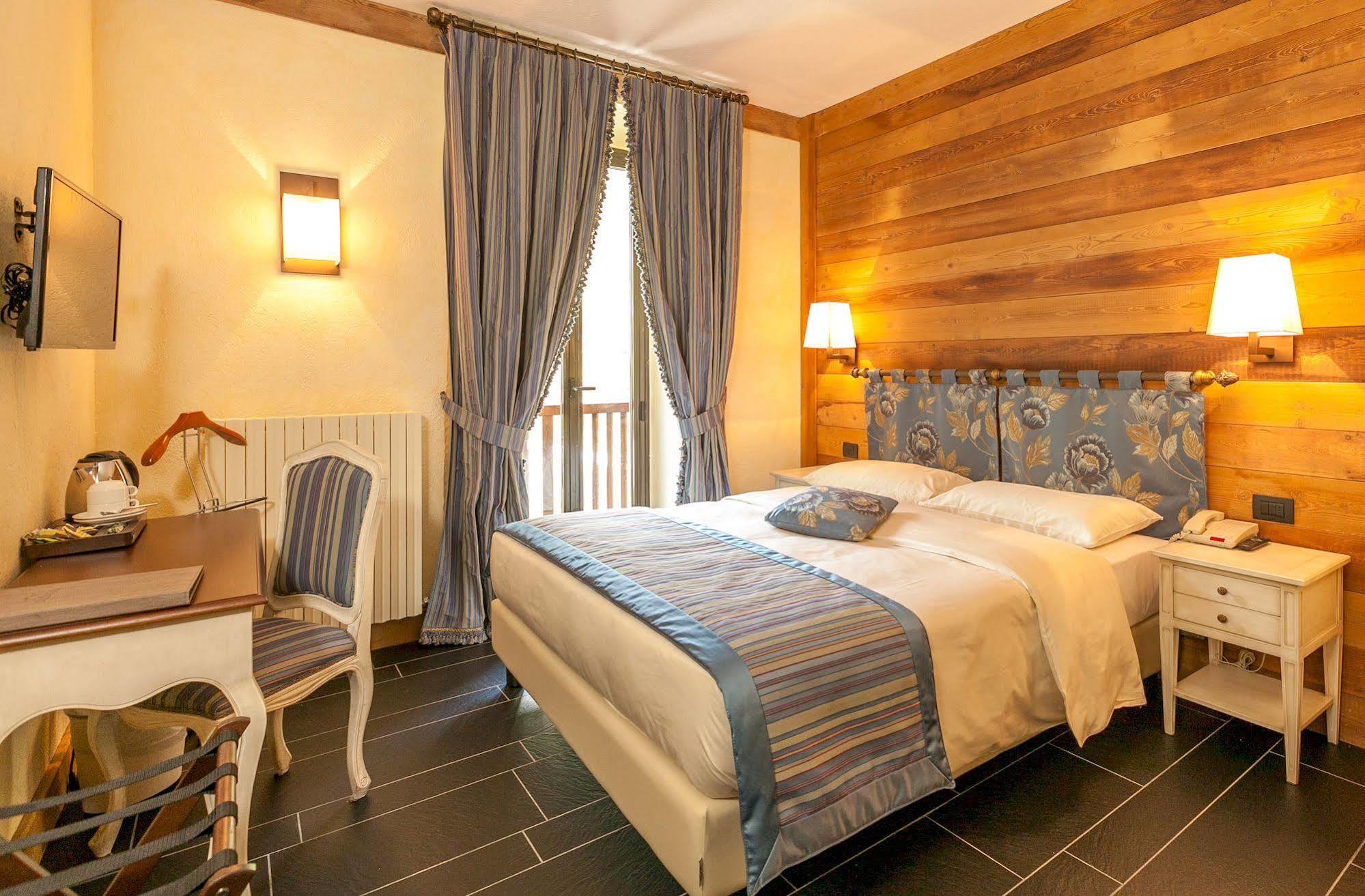 Hotel Lo Scoiattolo Κουρμαγιέρ Εξωτερικό φωτογραφία